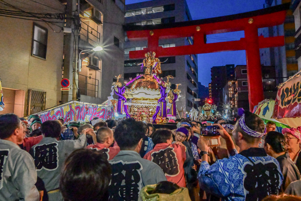 「連合渡御浅草通りを往く」-3