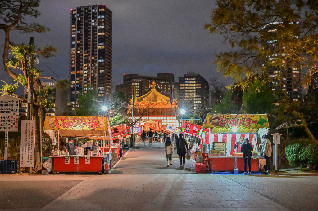 「弁天堂と高層マンション」 