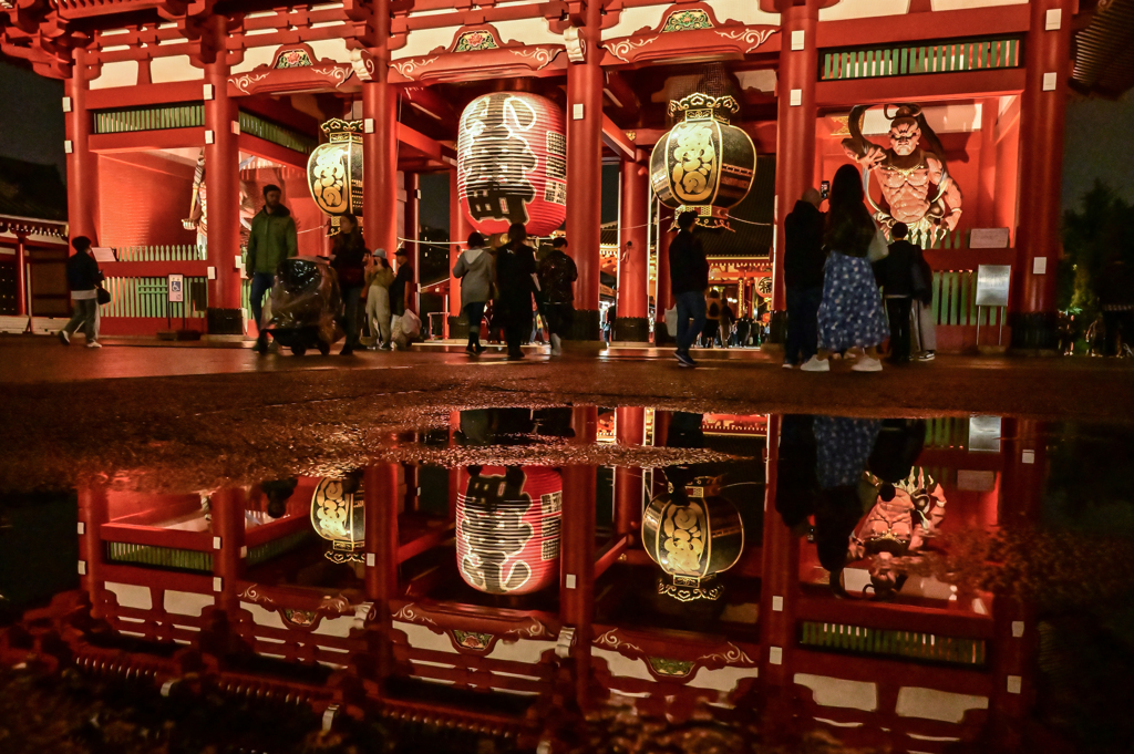 「雨上がりの浅草寺」