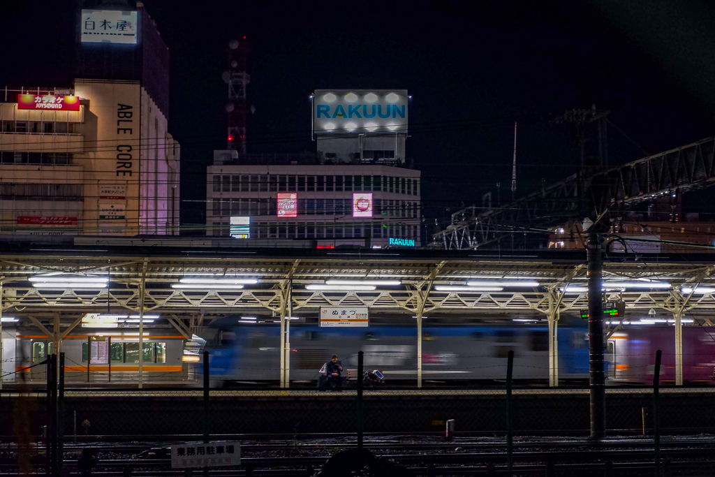 夜の沼津駅