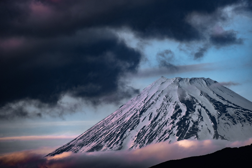 雲間の秀峰