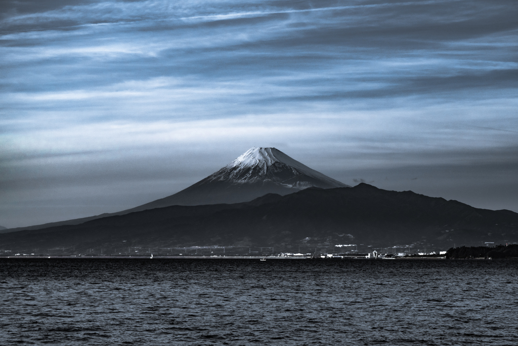 孤高の山