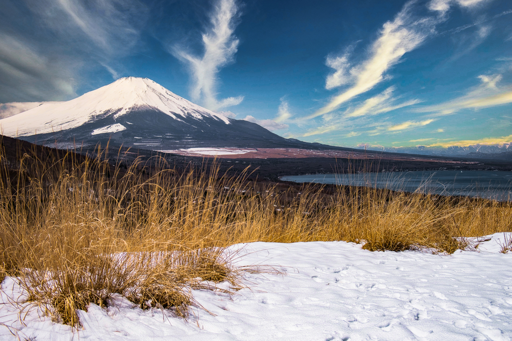 雪の峠より