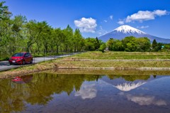 田植え前の逆さ富士