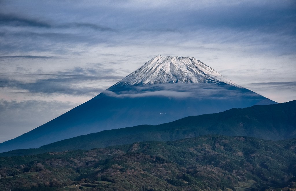 初冠雪の富士