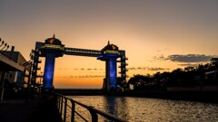 落日の水門