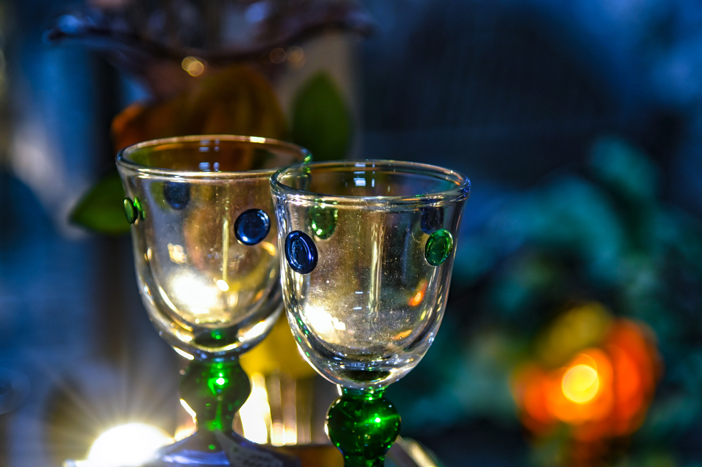 BRIGHT GLASS