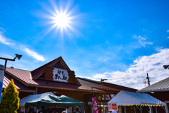 夏空の村の駅