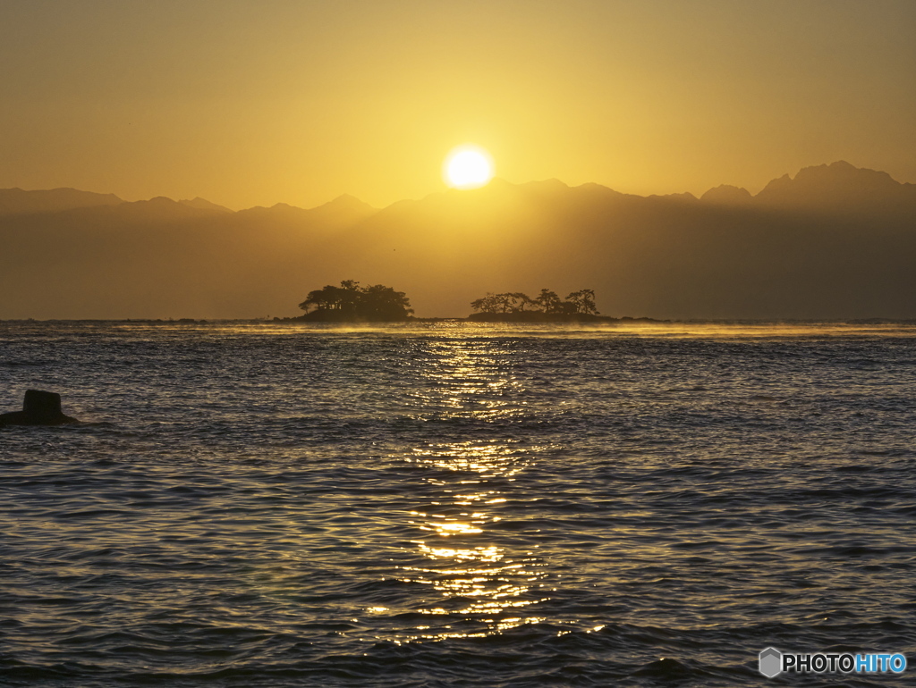 虻が島の朝日