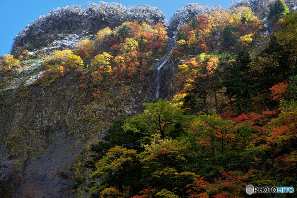 錦秋のハンノキ滝