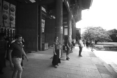 東大寺　表門をくぐると