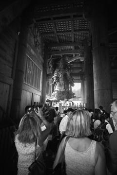 東大寺　大仏堂　内部２