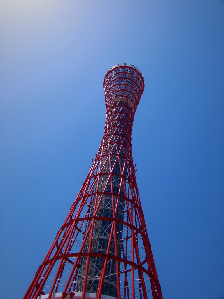 真下から見上げたポートタワー!!