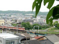 三木城跡から眺める神鉄の1000系