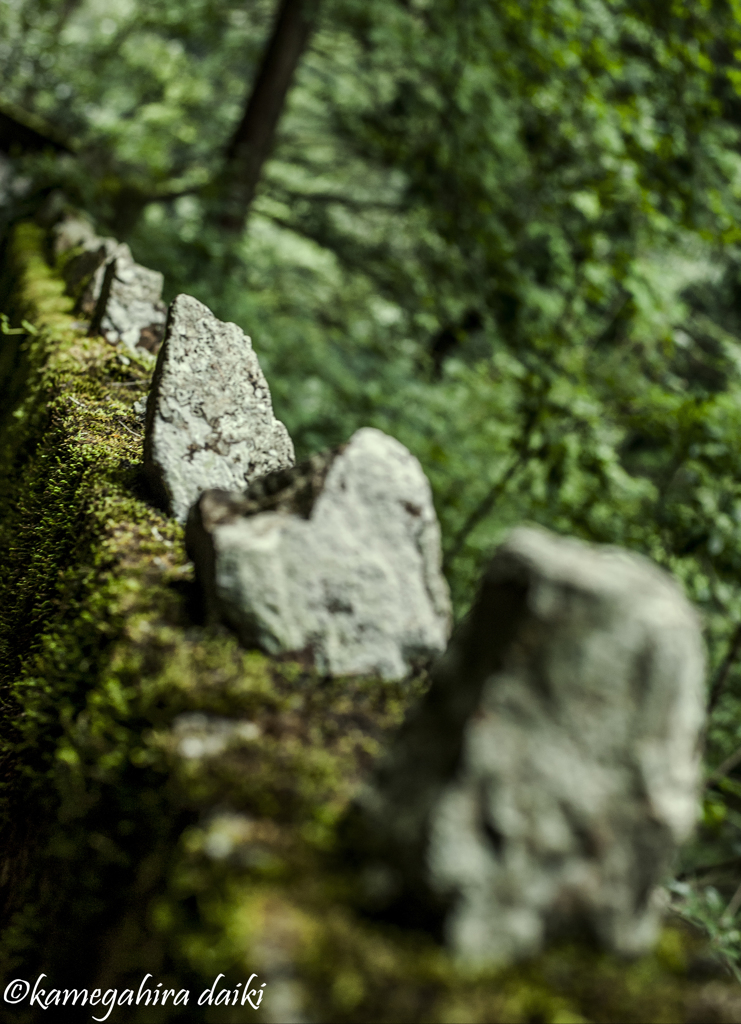 三段峡 - Prayer stones -