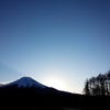 夕暮れ時の富士山