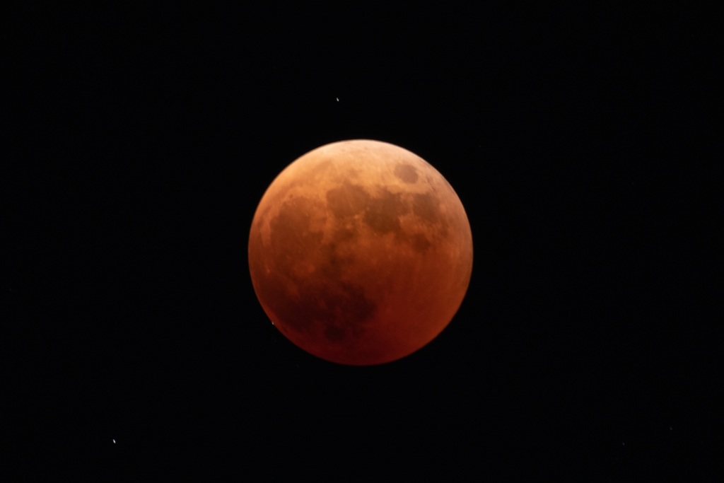 皆既月食中の天王星食直前