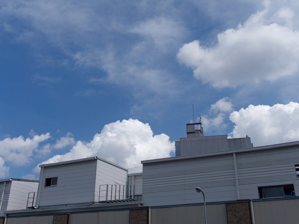 桃谷駅と雲さん