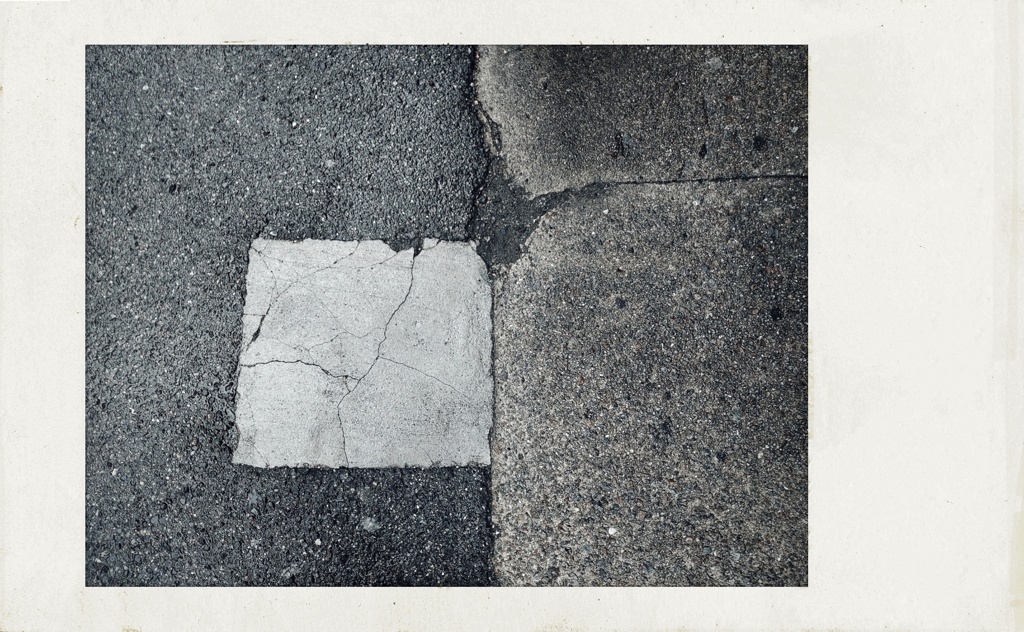 春隣の仄青い日