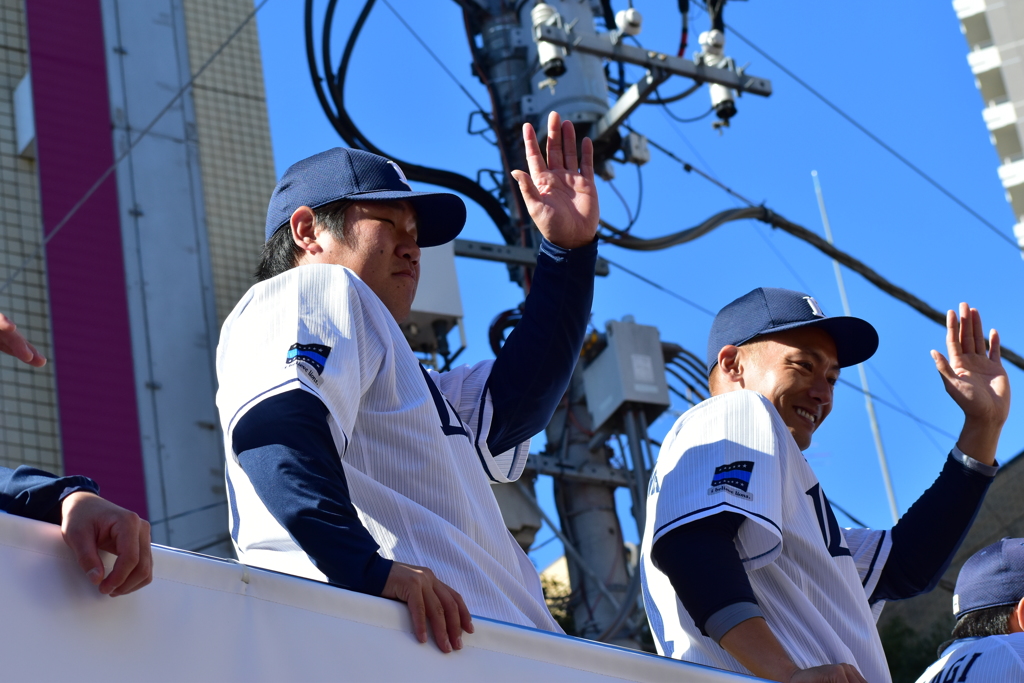 埼玉西武ライオンズ　優勝パレード　栗山巧選手と中村剛也選手