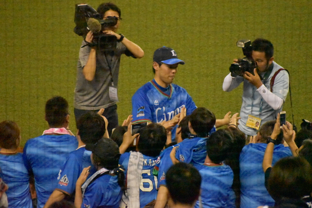 西武ライオンズ　秋山選手　ハイタッチ！