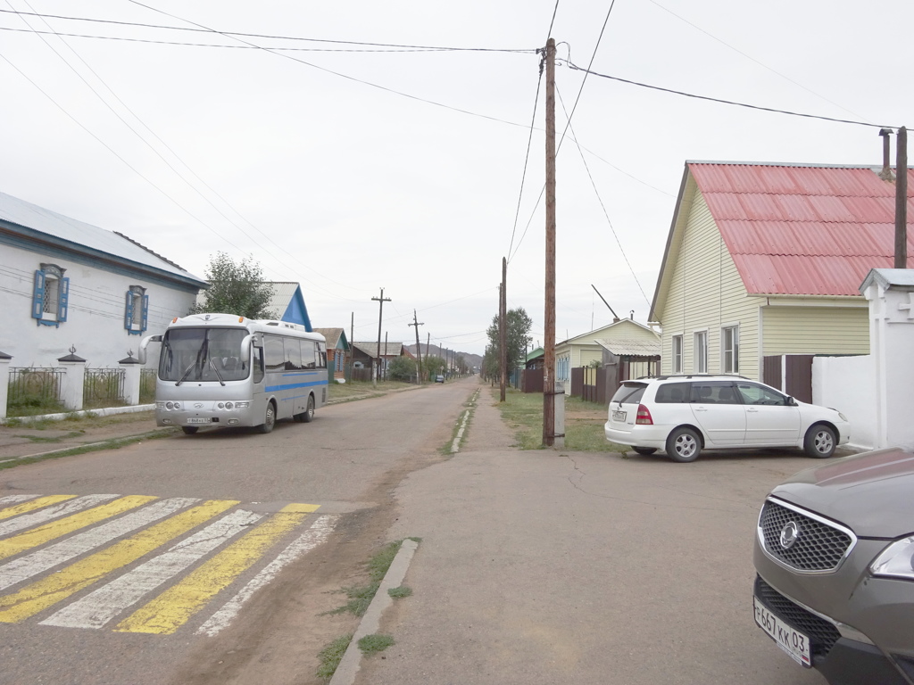 ロシア古儀式派教会前の道①