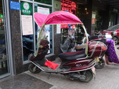 張家界市内の二輪車