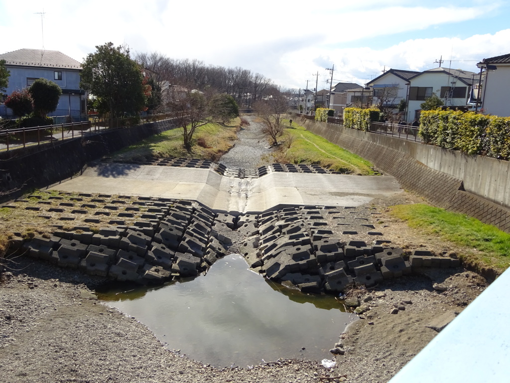 水たまりだけの川