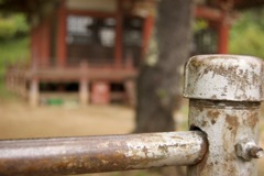 鉄棒の先の古寺　早番その3