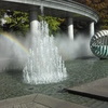 噴水と虹 ガラケーで撮影