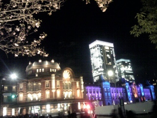 東京駅の夜景 ガラケーで撮影