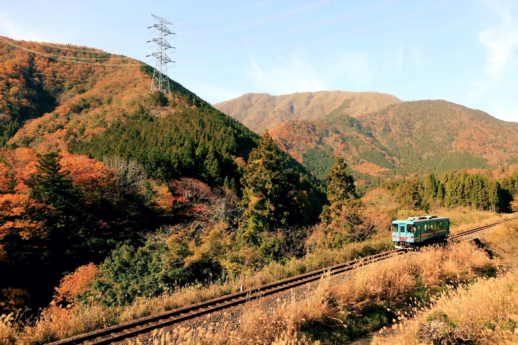 深まりゆく秋の山並み