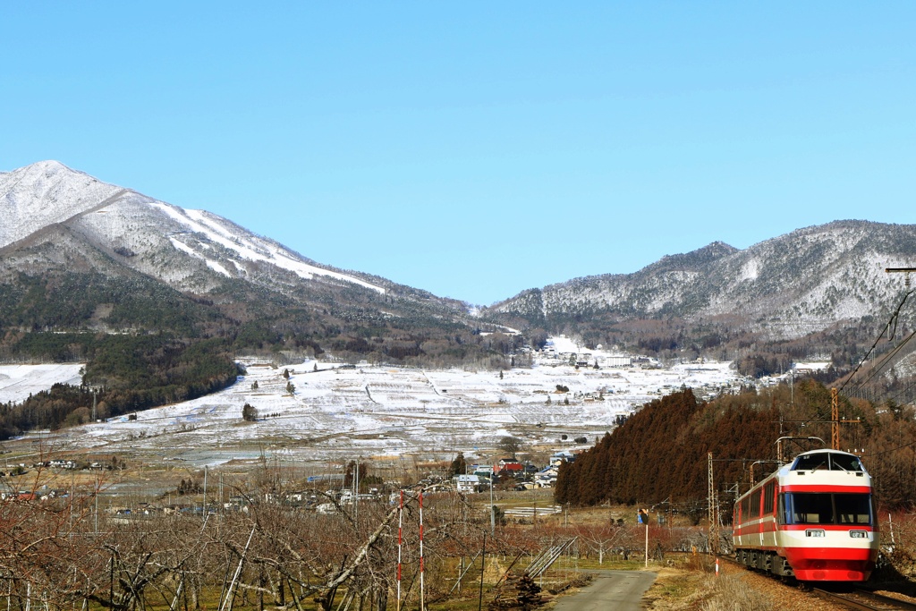 連なる北信濃の山々