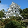 緑に囲まれた城