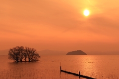竹生島に沈む夕陽