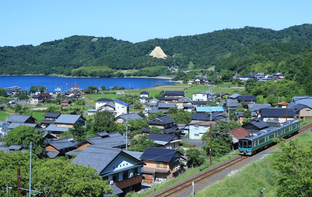 小浜線と若狭湾