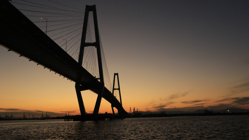 夕暮れの名港中央大橋