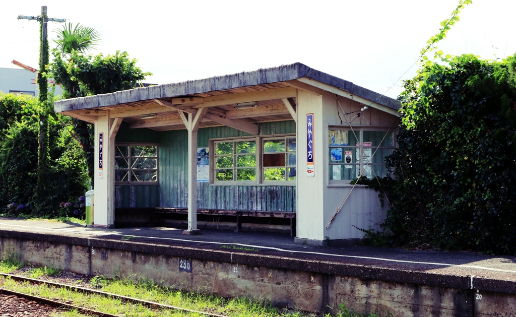 ローカル線らしい駅舎