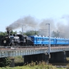 高時川を渡る北びわこ号