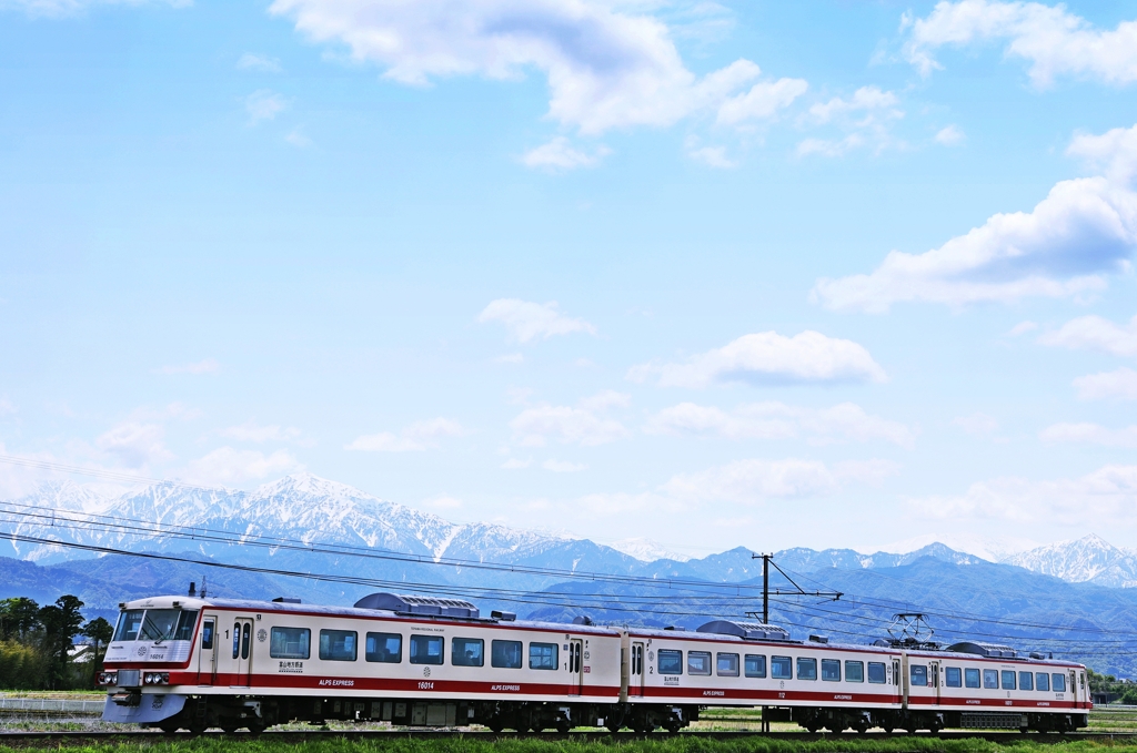 初夏を走る富山地鉄