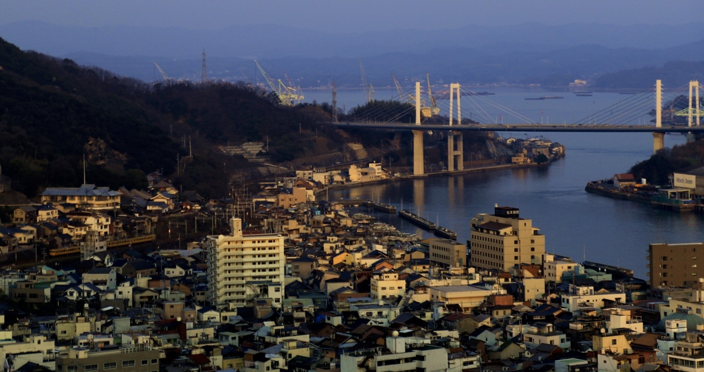 尾道大橋と山陽本線