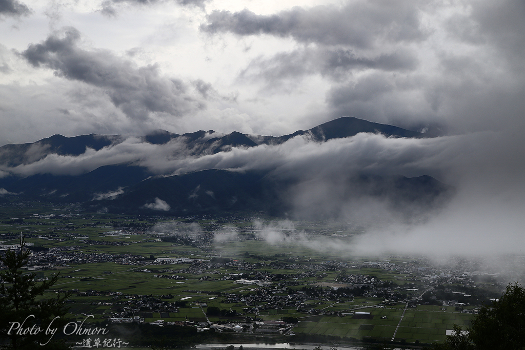 雲纏う