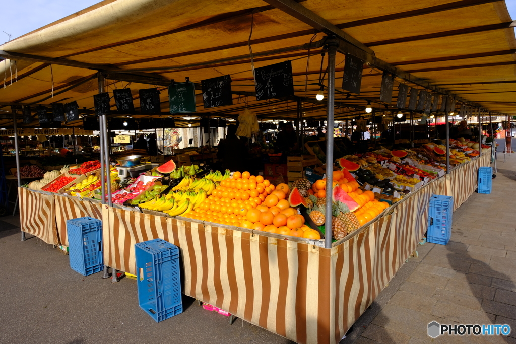 Versailles ： Place du Marche Notre-Dame