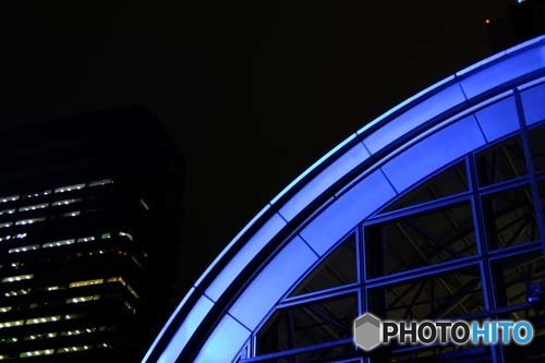 夜空に