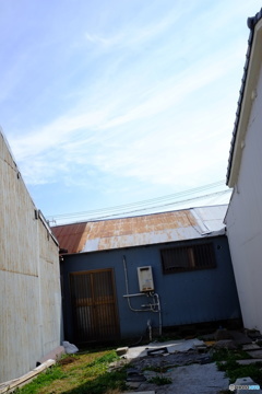 家と家との空間