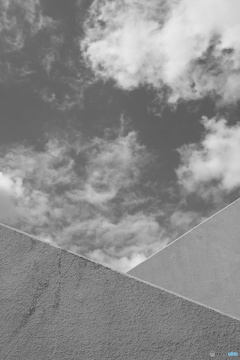 交差するコンクリート