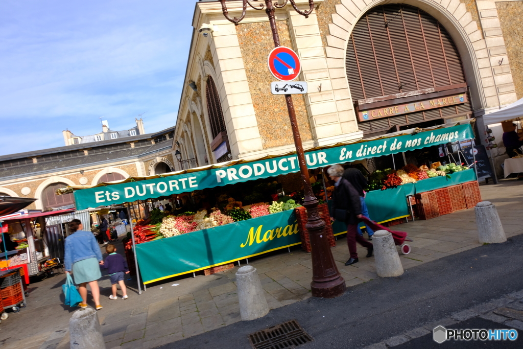 Versailles ： Place du Marche Notre-Dame