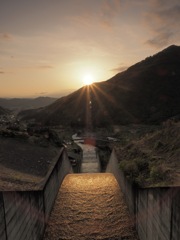 三国川ダムと夕焼け