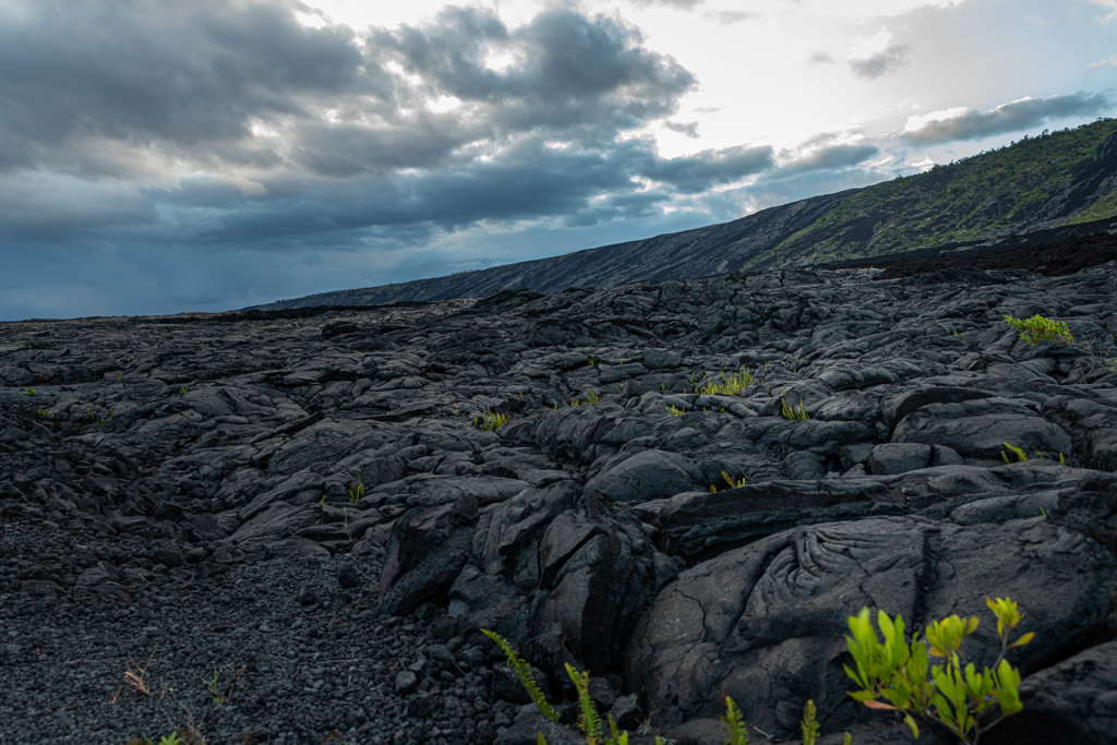 キラウエア火山②　漆黒の溶岩島