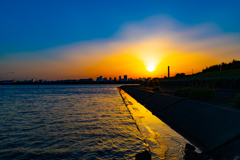 臨海公園編　日没の少し前、青空と夕暮れが交差するとても幻想的な空
